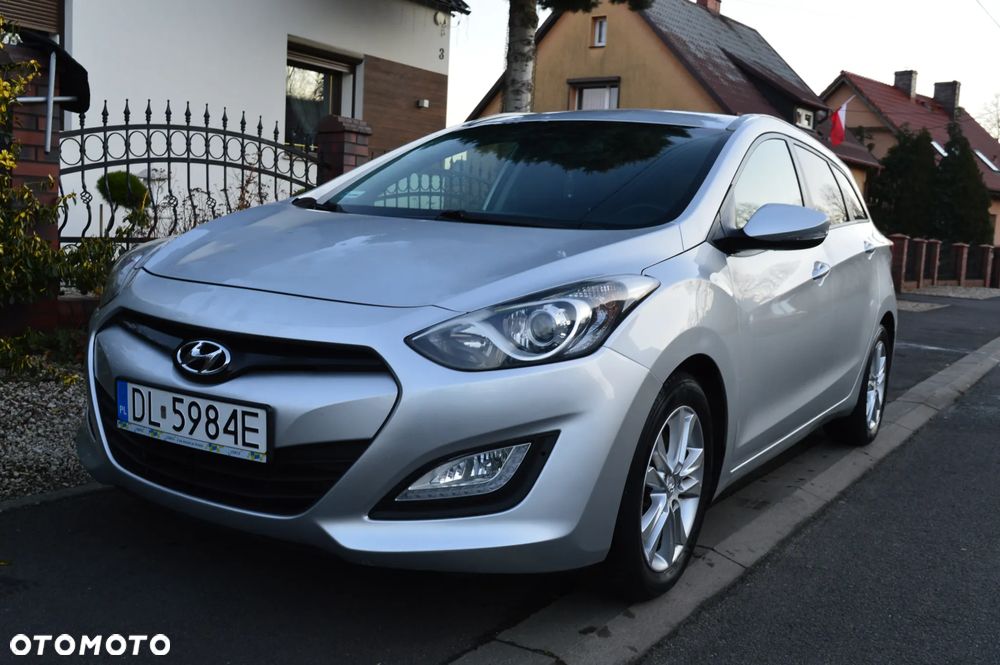 Hyundai i30 i30cw 1.6 CRDi Fifa World Cup Edition - 1