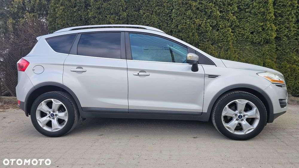Ford Kuga 2.0 TDCi 2x4 Titanium - 4