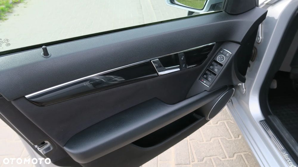 Mercedes-Benz Klasa C 200 CDI DPF Automatik Elegance - 16