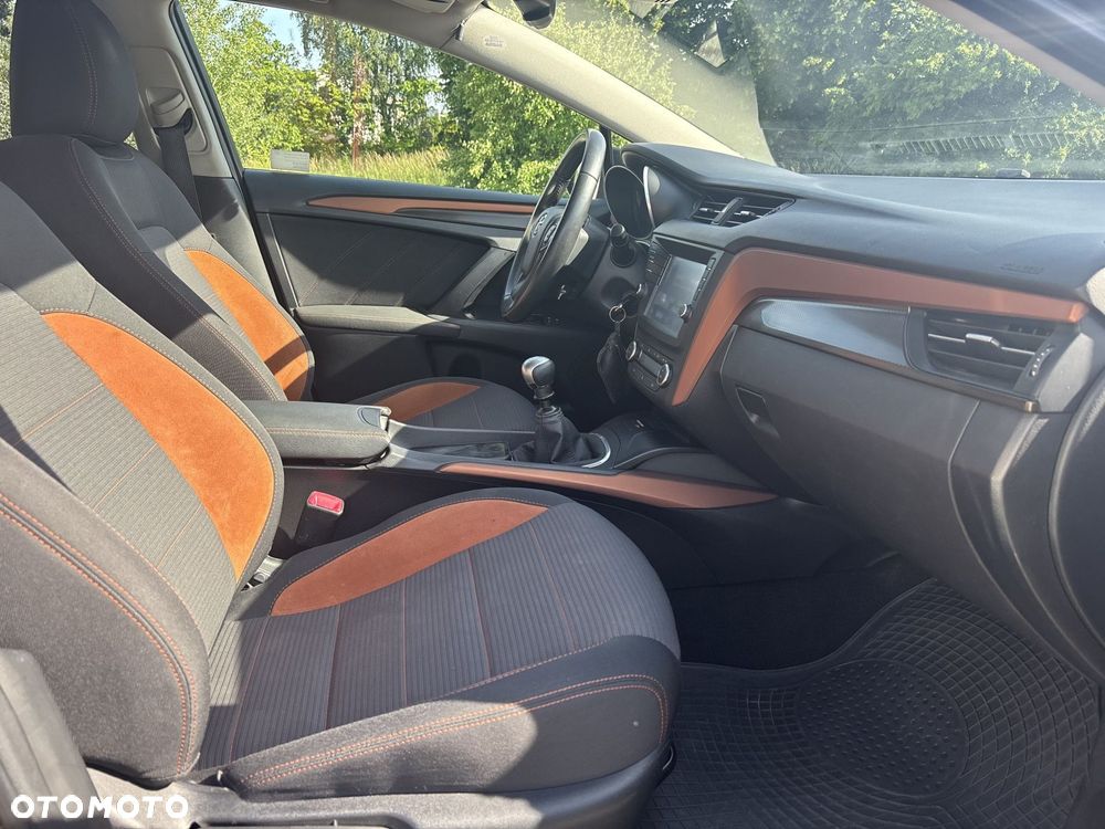 Toyota Avensis 2.0 D-4D Premium - 14