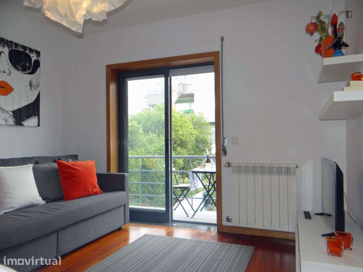 Apartamento com 1 quartos - localizado em Paranhos Porto - Grande imagem: 2/29