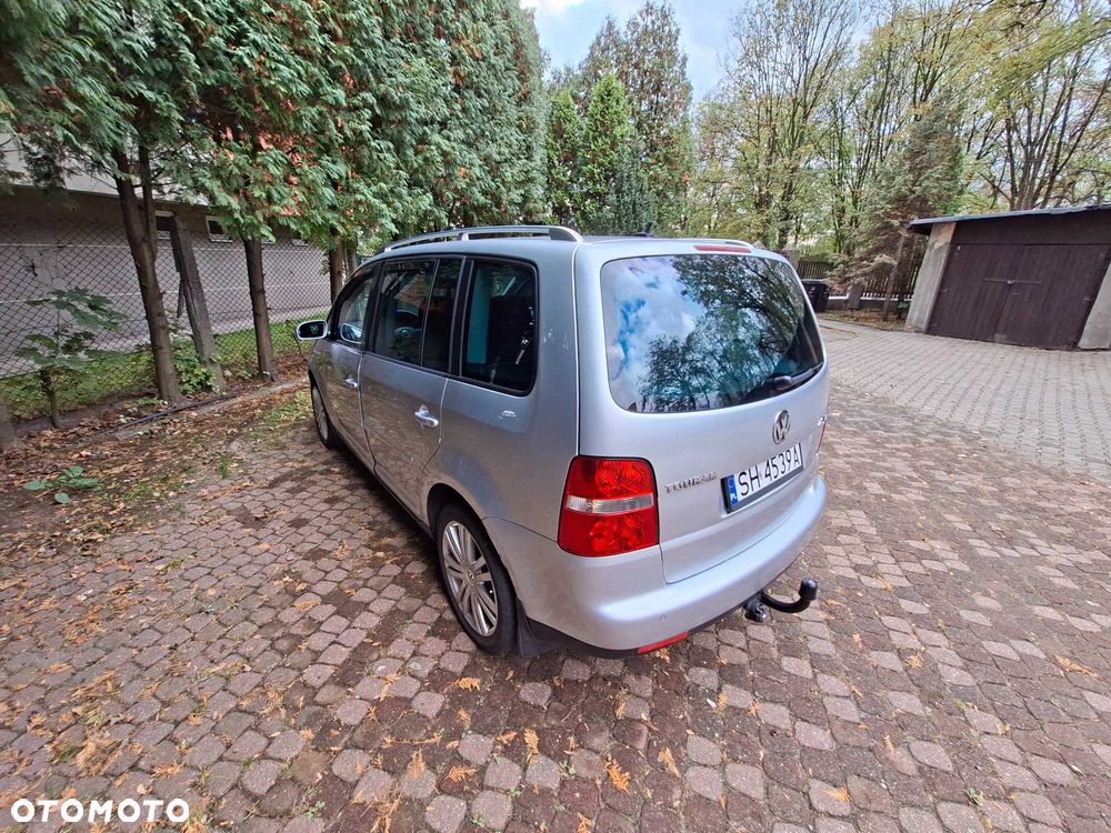 Volkswagen Touran - 5