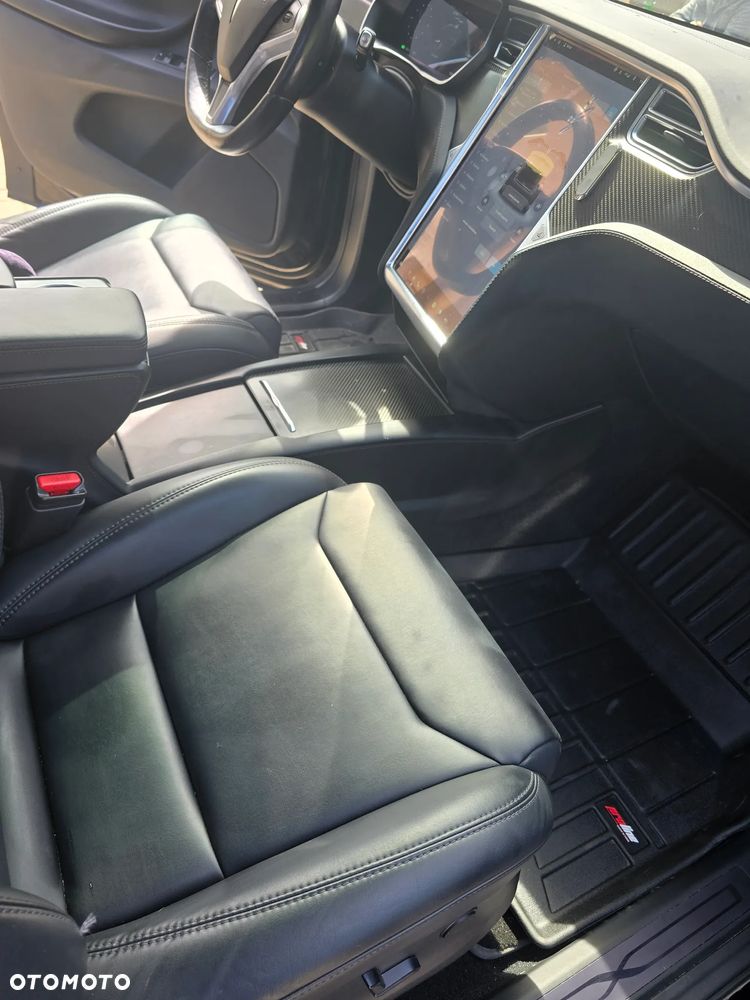 Tesla Model X - 18