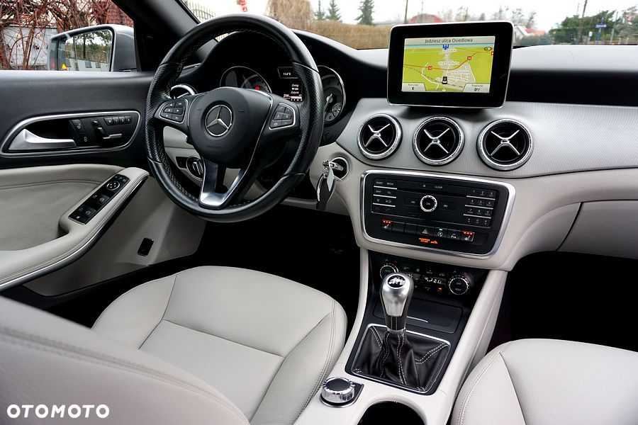 Mercedes-Benz CLA 180 Peak Edition - 28