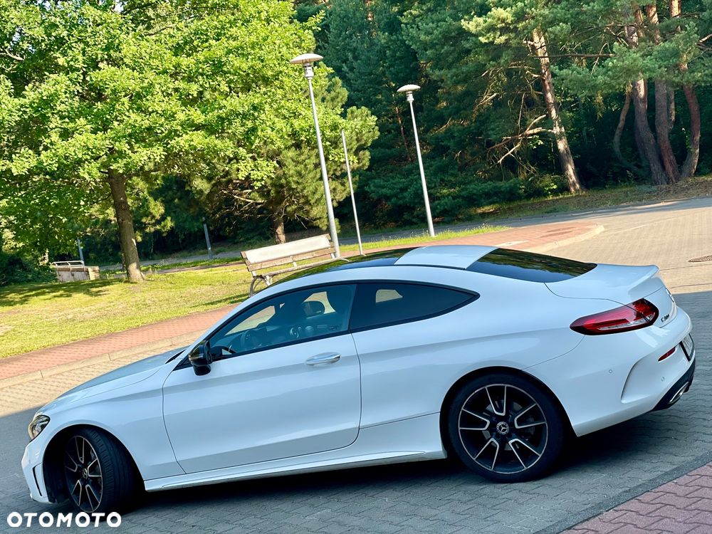 Mercedes-Benz Klasa C 300 9G-TRONIC - 2
