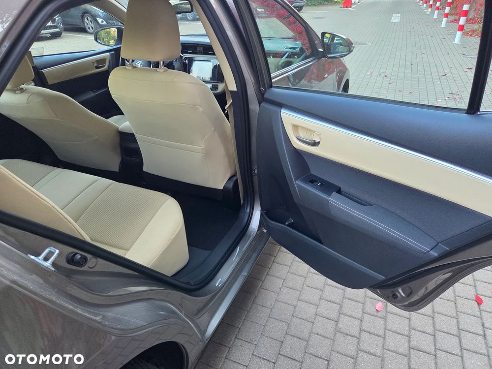 Toyota Corolla 1.6 Comfort - 9
