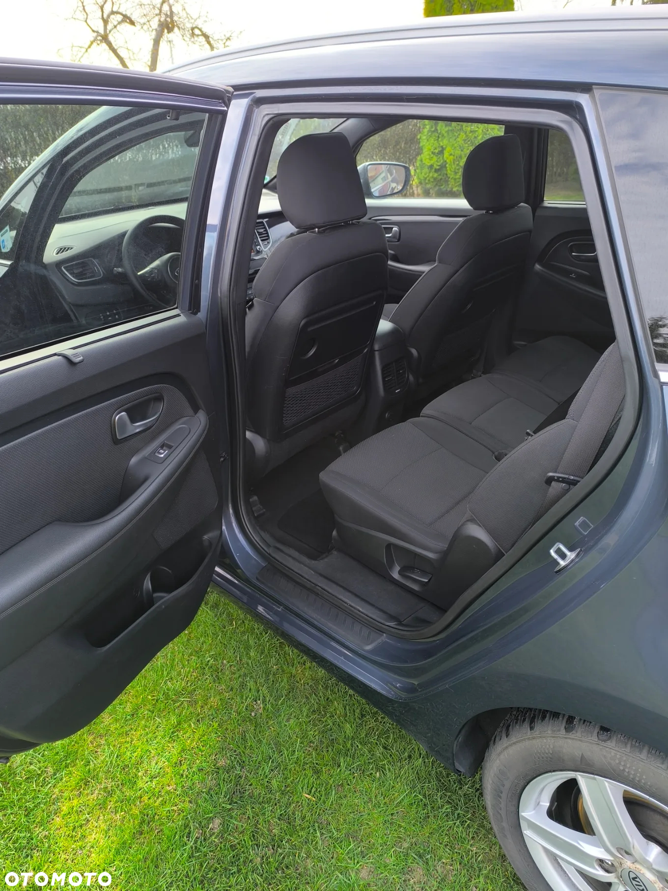 Kia Carens 1.7 CRDi L 7os - 12