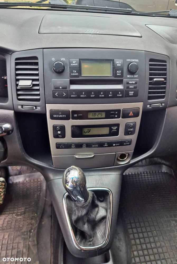 Toyota Corolla Verso 2.0 D-4D Terra - 12