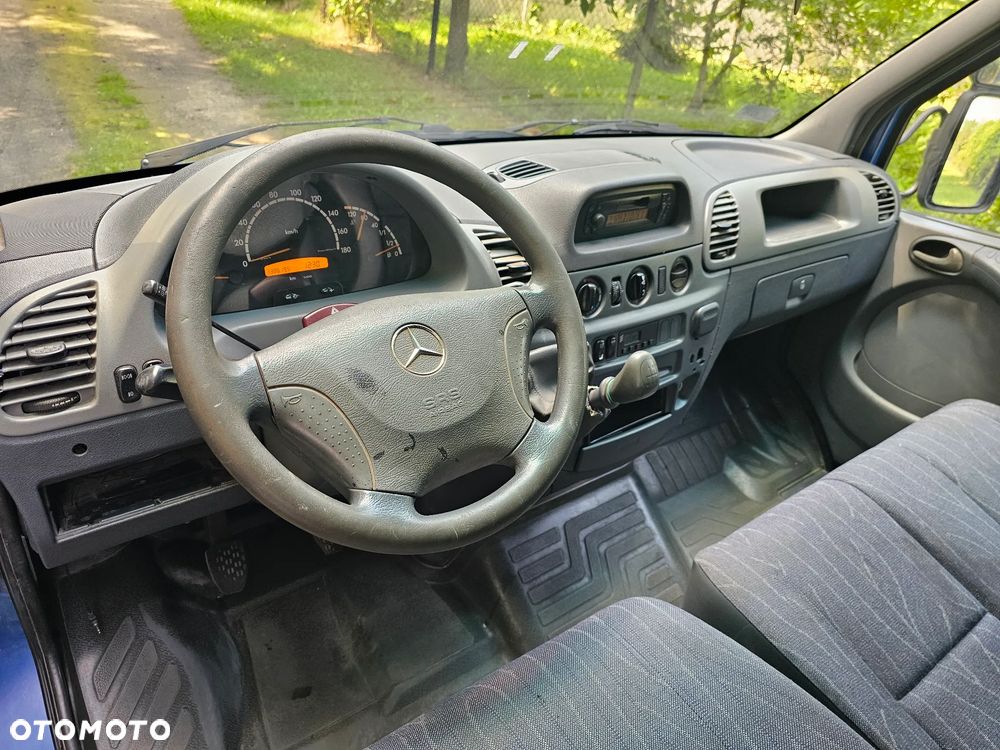 Mercedes-Benz Sprinter - 11