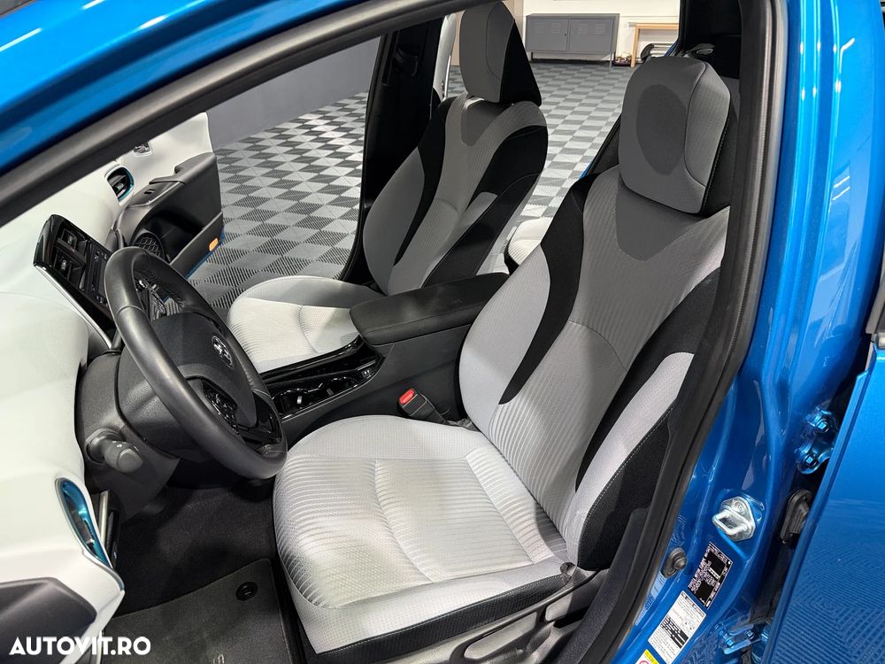 Toyota Prius Hybrid - 12