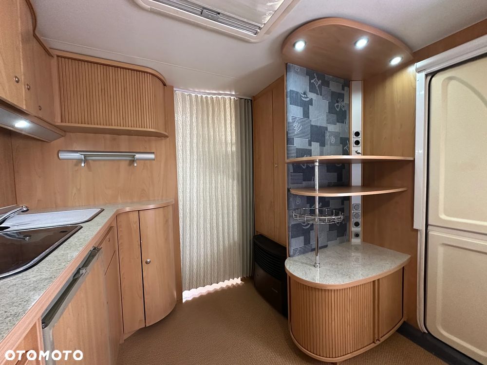 Burstner 720 TK VENTANA z napędem i łóżkami piętrowymi - 8 os. - 15