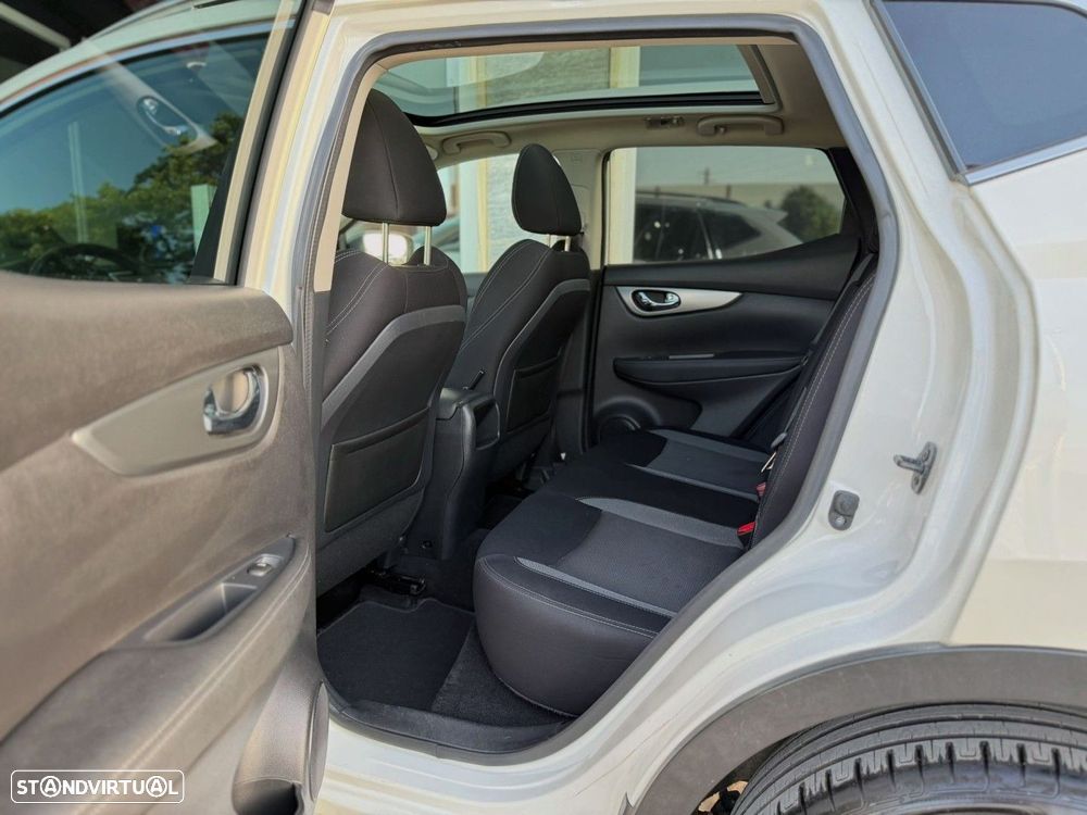 Nissan Qashqai 1.5 dCi N-Connecta J18 - 23