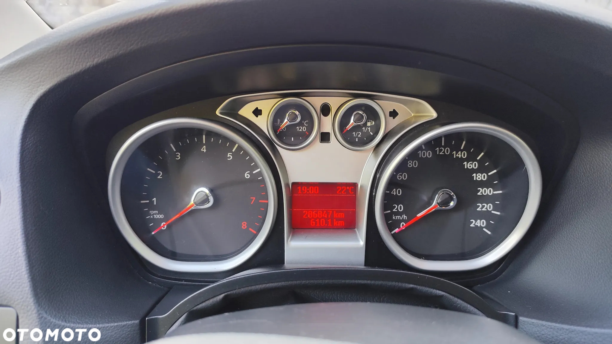 Ford Focus Turnier 2.0 16V Titanium - 17