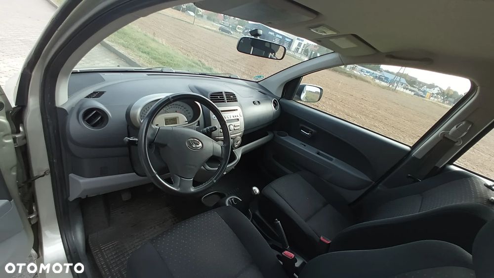 Daihatsu Sirion - 10