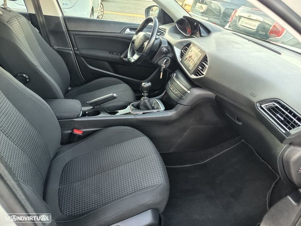 Peugeot 308 SW 1.2 PureTech Style - 16