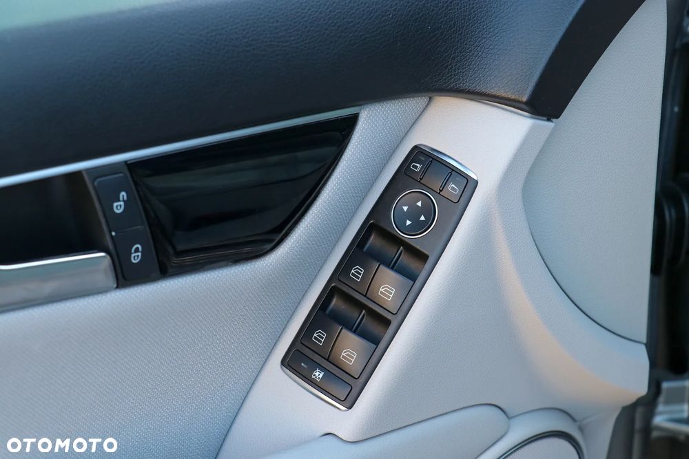 Mercedes-Benz Klasa C 200 CDI DPF Automatik Elegance - 25