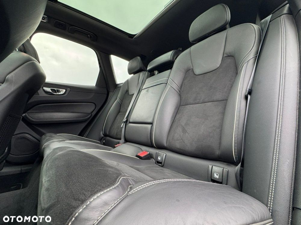 Volvo XC 60 D5 AWD R-Design - 16