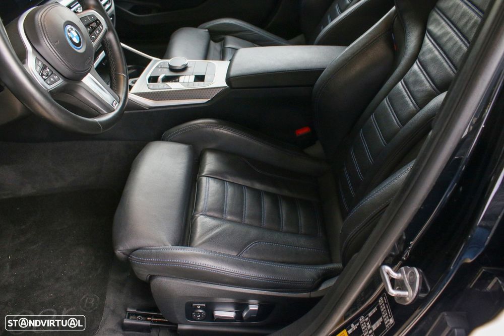 BMW 330 e Pack Desportivo M Auto - 17