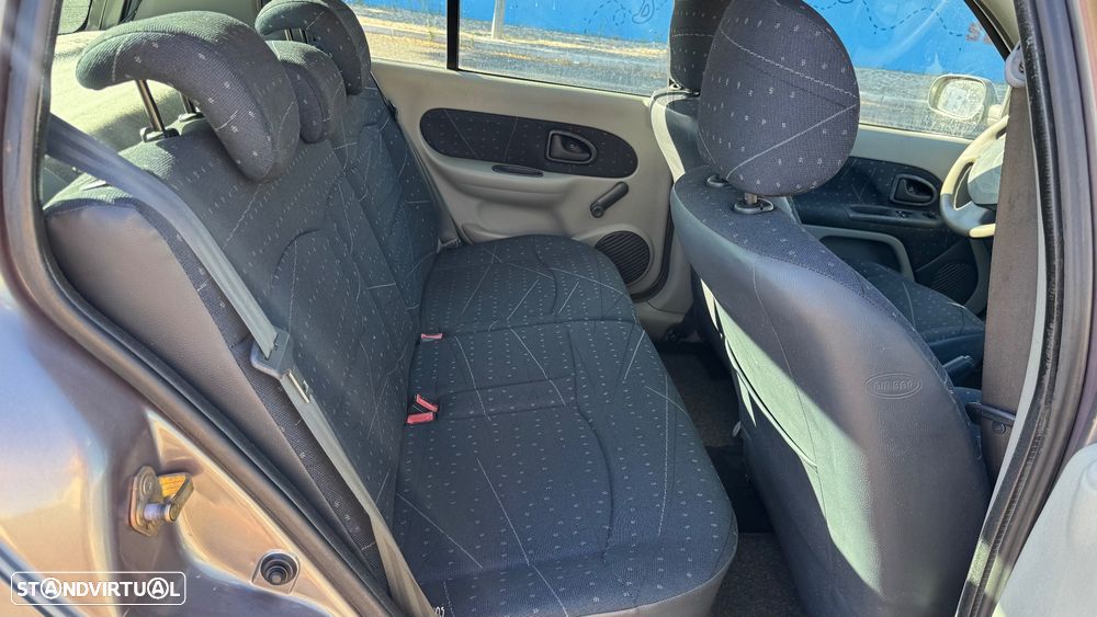 Renault Clio 1.2 16V Expression — fotografia 19