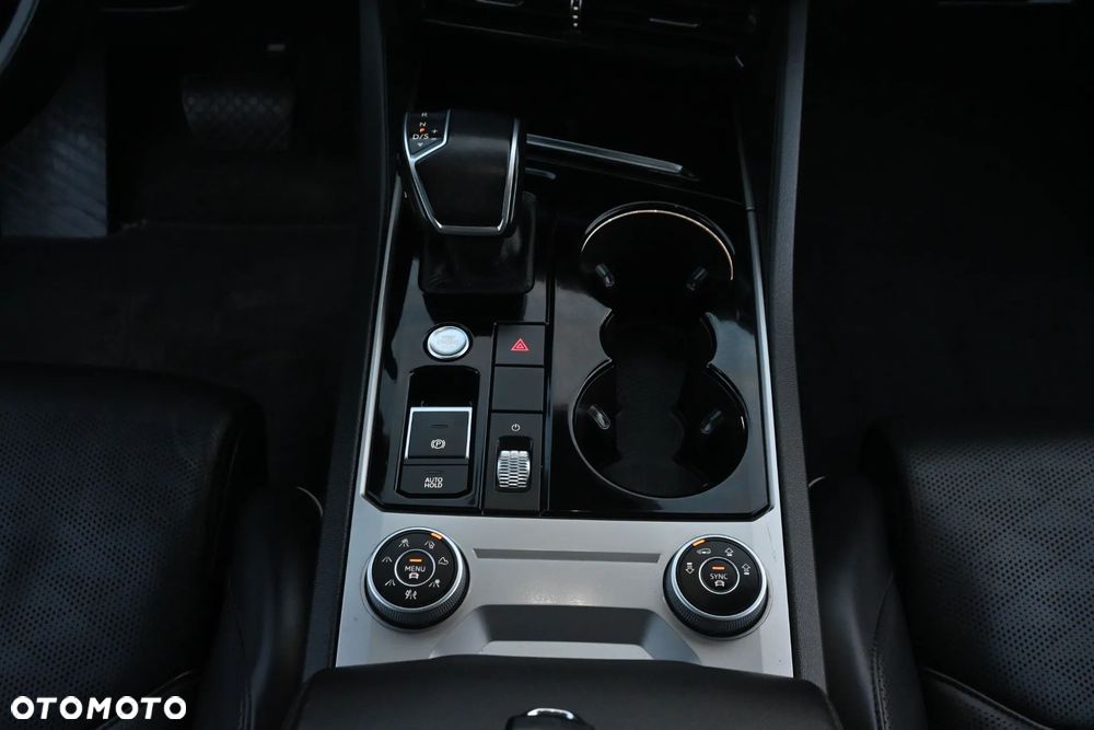 Volkswagen Touareg - 28