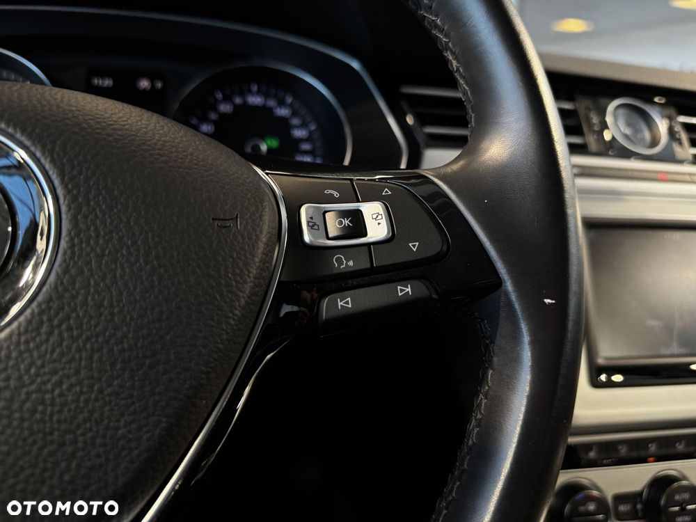Volkswagen Passat - 22