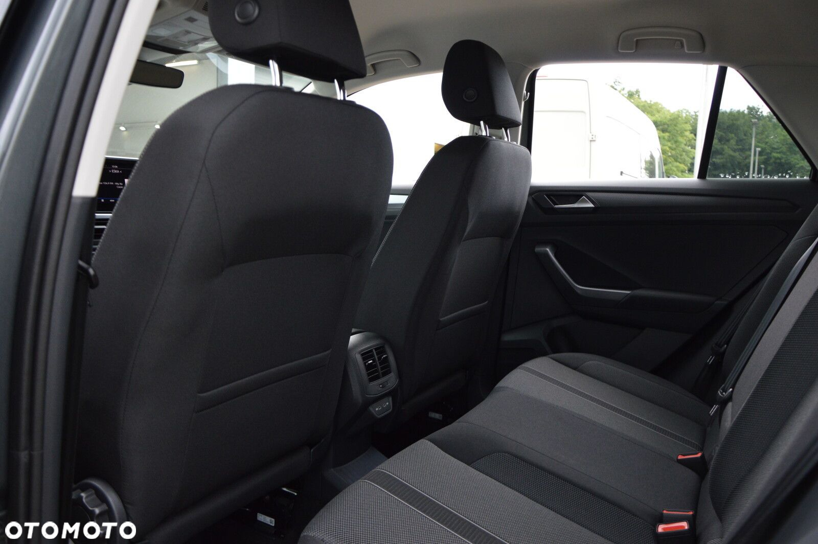 Volkswagen T-Roc - 23