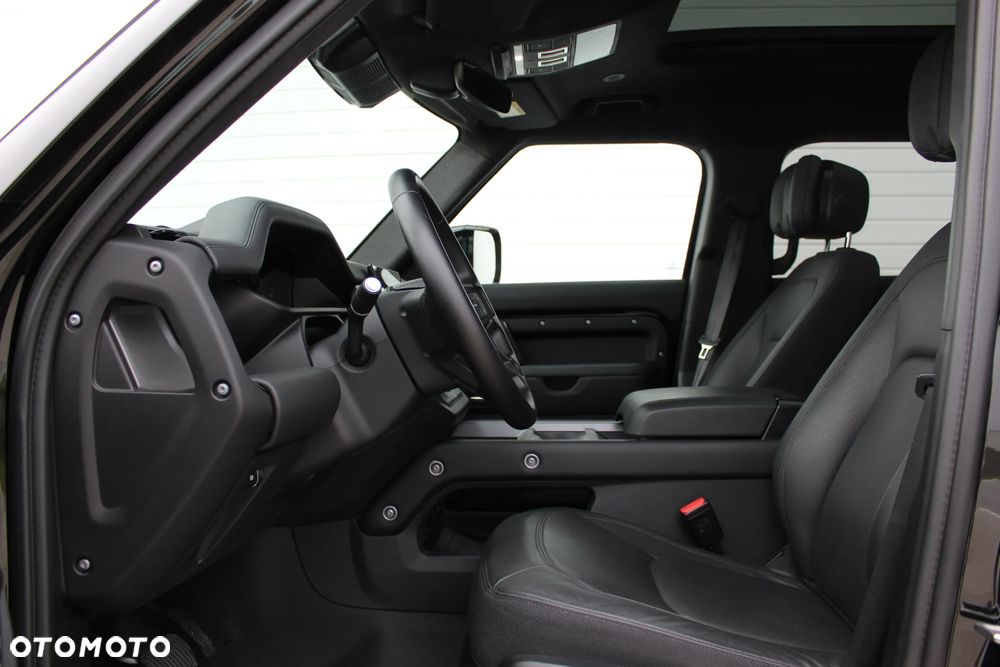 Land Rover Defender - 11