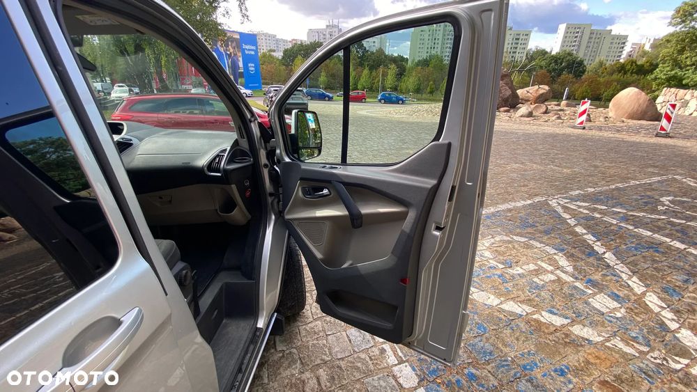 Ford Tourneo Custom - 24