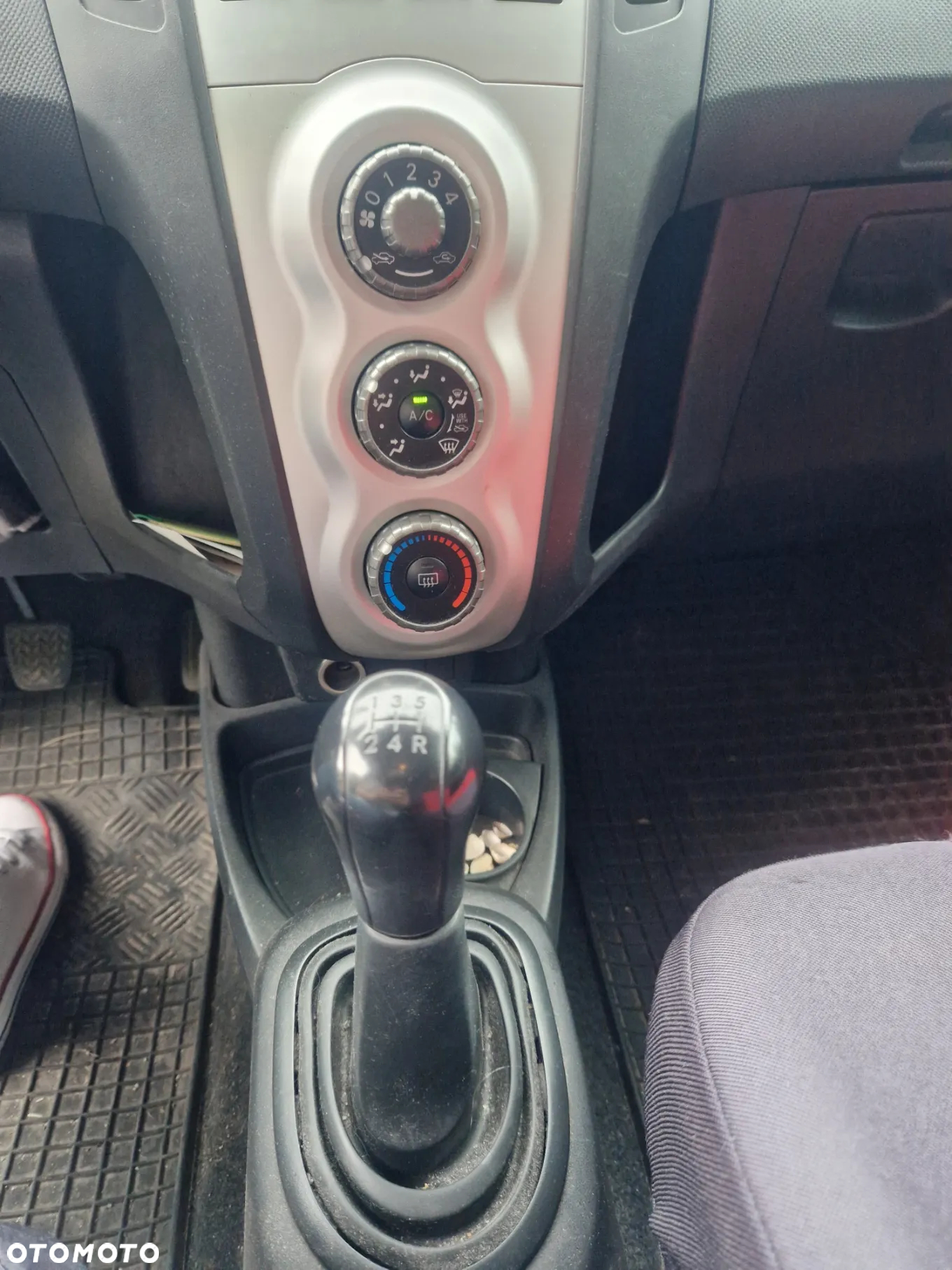 Toyota Yaris 1.3 Terra - 13