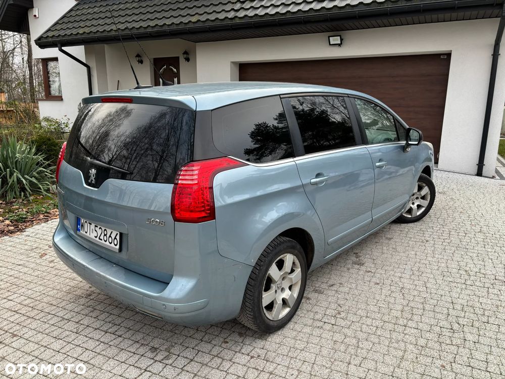 Peugeot 5008 - 8
