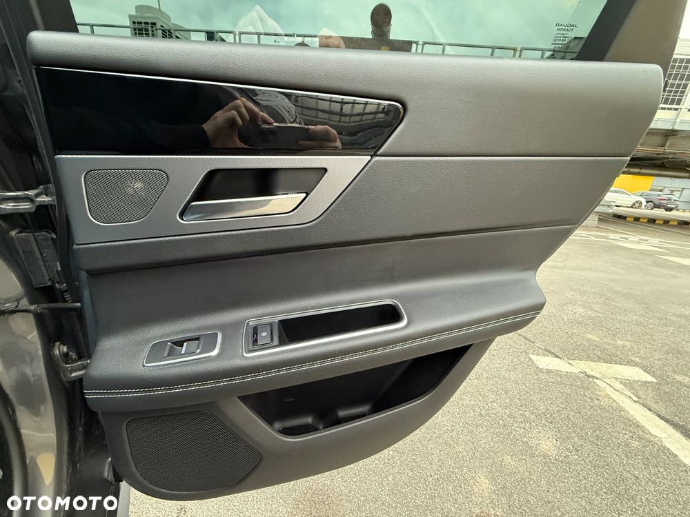 Jaguar XF 2.0 i4D R-Sport - 17