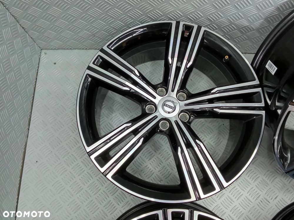 Felgi Volvo V60 S60 V90 S90 XC40 XC60 XC90 8Jx19 et42 5x108 - 5