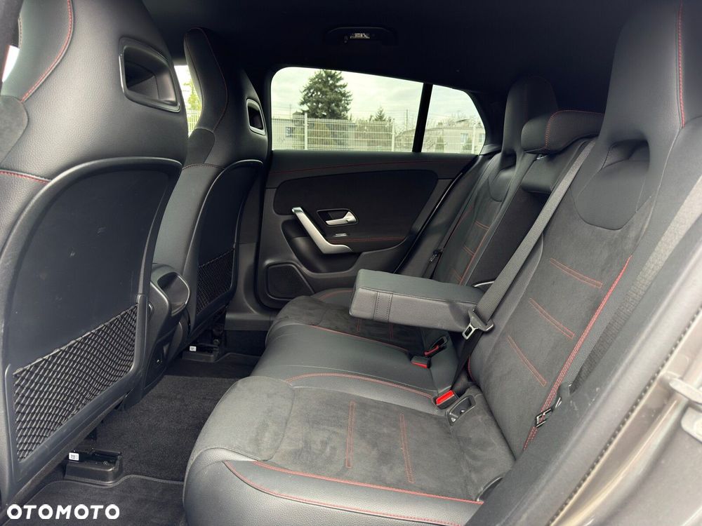 Mercedes-Benz CLA - 25