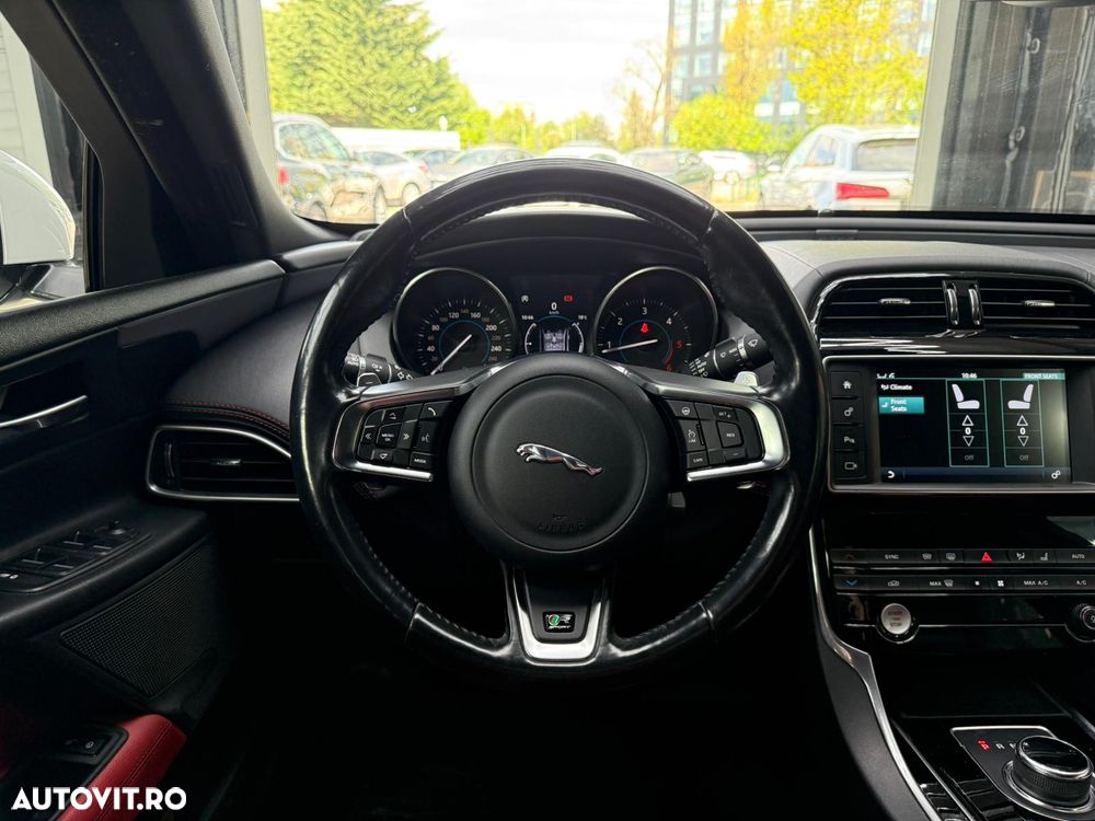 Jaguar XE 2.0 AWD R-Sport - 15