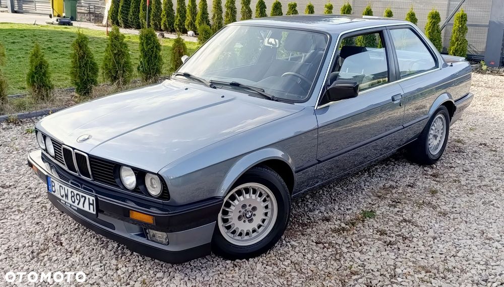 BMW Seria 3 318i - 11