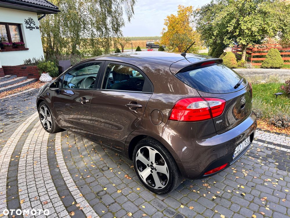 Kia Rio - 11