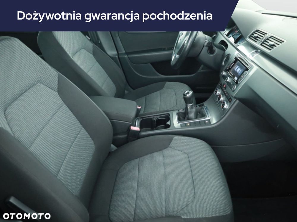 Volkswagen Passat - 9