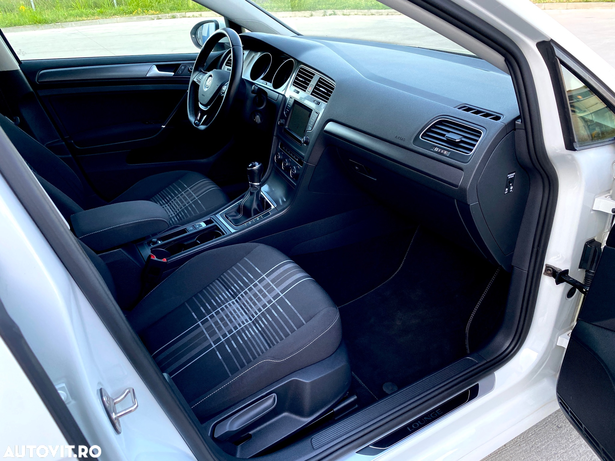 Volkswagen Golf 1.6 TDI BlueMotion Technology Lounge - 7
