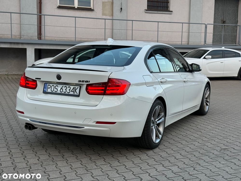 BMW Seria 3 328i xDrive Sport-Aut - 6