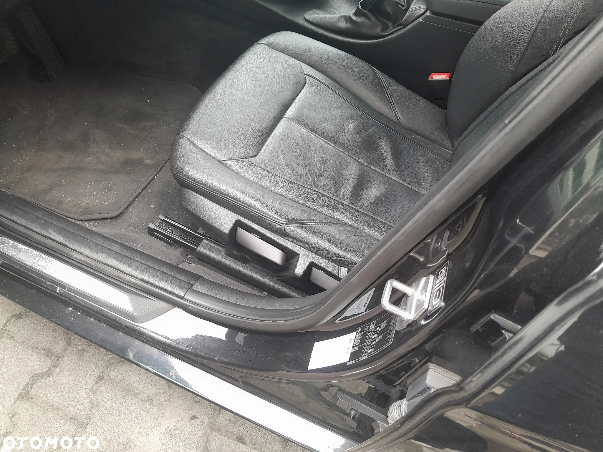 BMW Seria 3 318d DPF Touring Edition Exclusive - 11