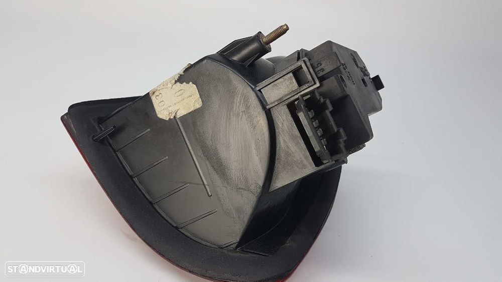 FAROLIM TRASEIRO ESQUERDO SEAT TOLEDO (1L) SE - 5