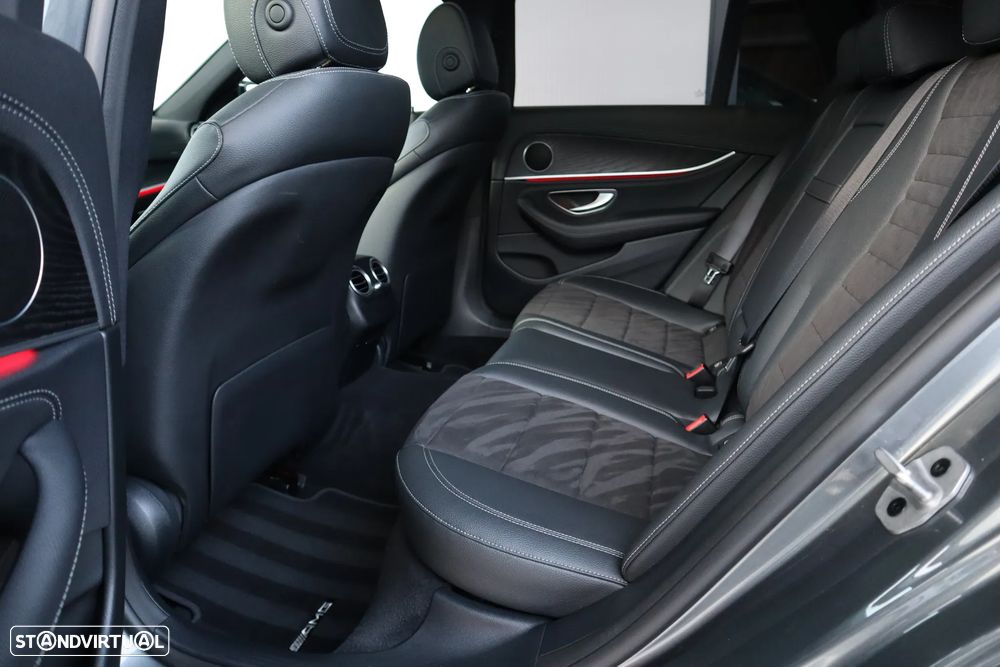 Mercedes-Benz E 300 de 9G-TRONIC AMG Line - 13