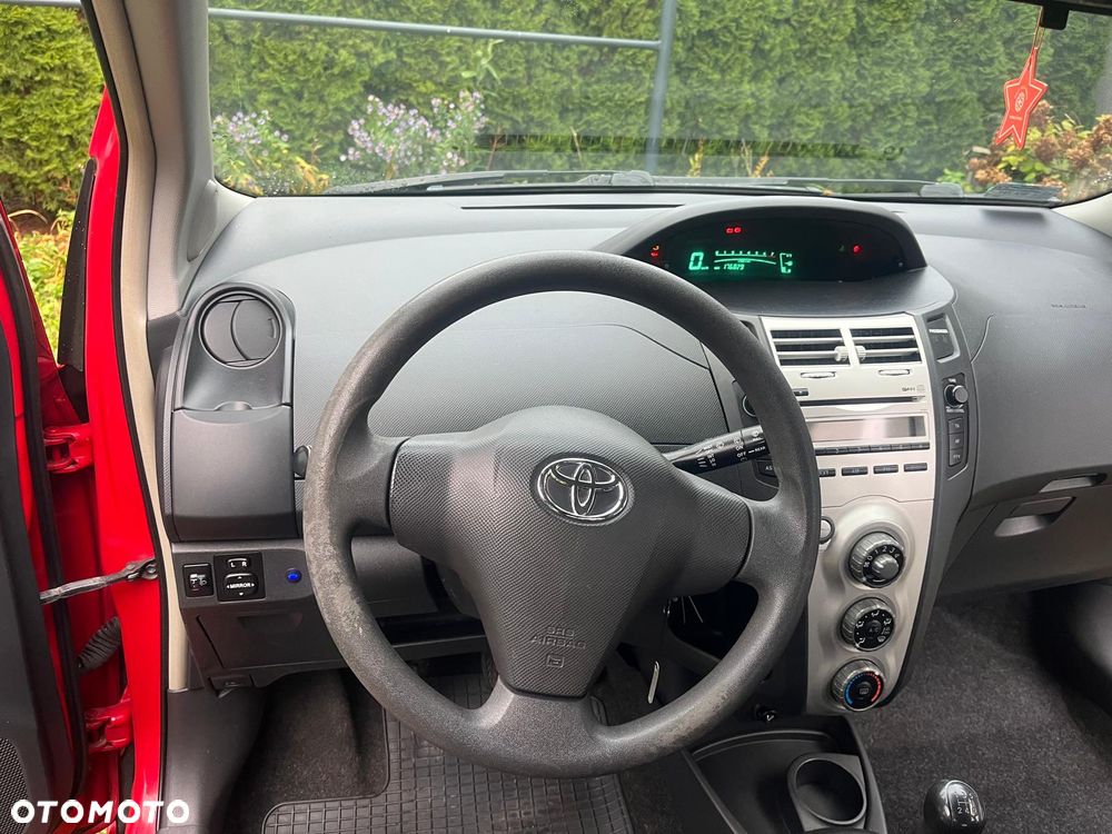 Toyota Yaris - 8