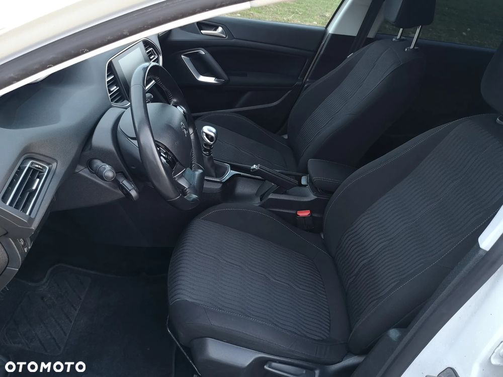 Peugeot 308 125 THP Active - 38