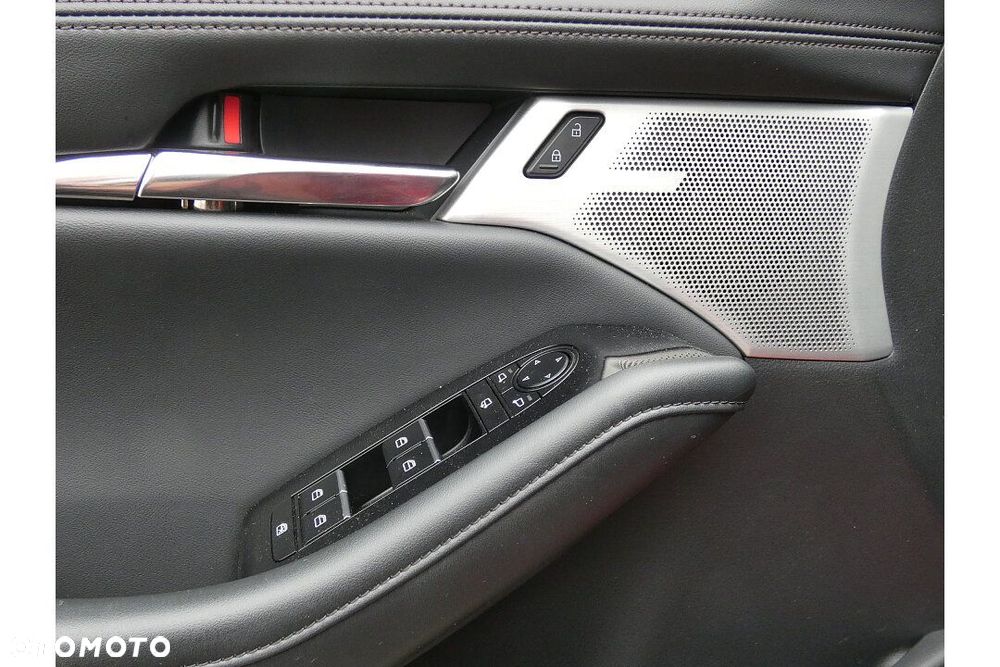 Mazda 3 e-SKYACTIV-X 186 M HYBRID TAKUMI - 12