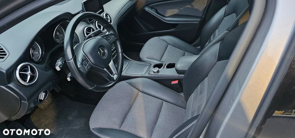 Mercedes-Benz GLA 200 7G-DCT Style - 20