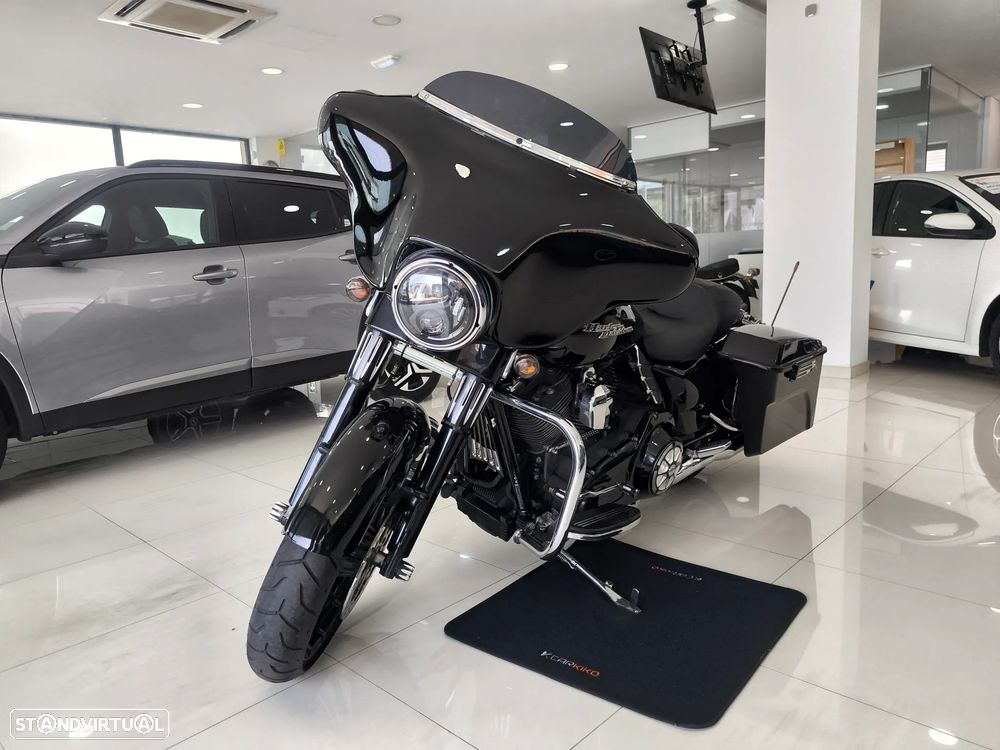 Harley-Davidson Street Glide FLHX - 2