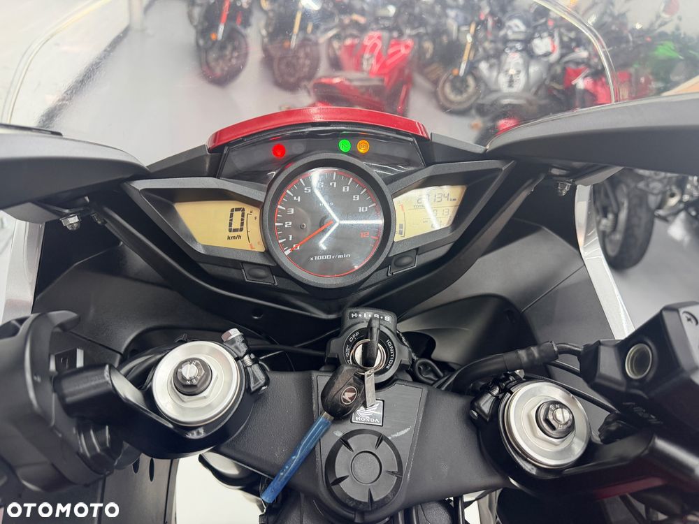 Honda VFR - 22