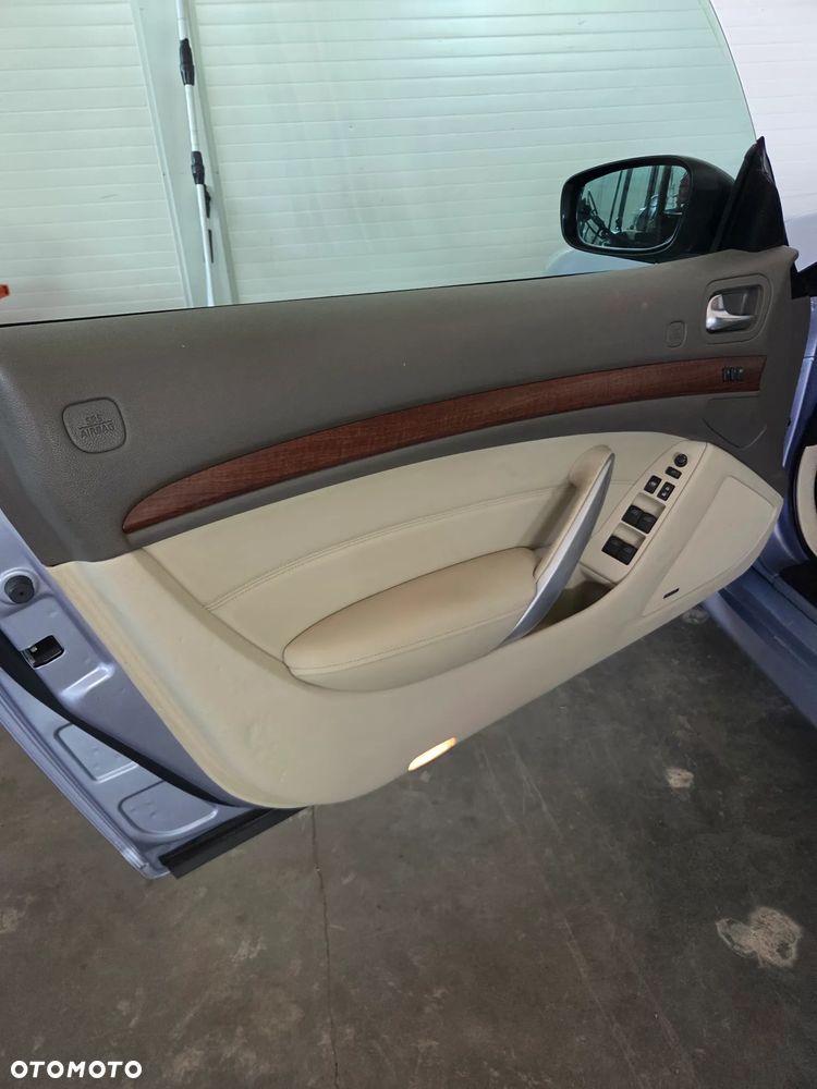 Infiniti G G37 - 11