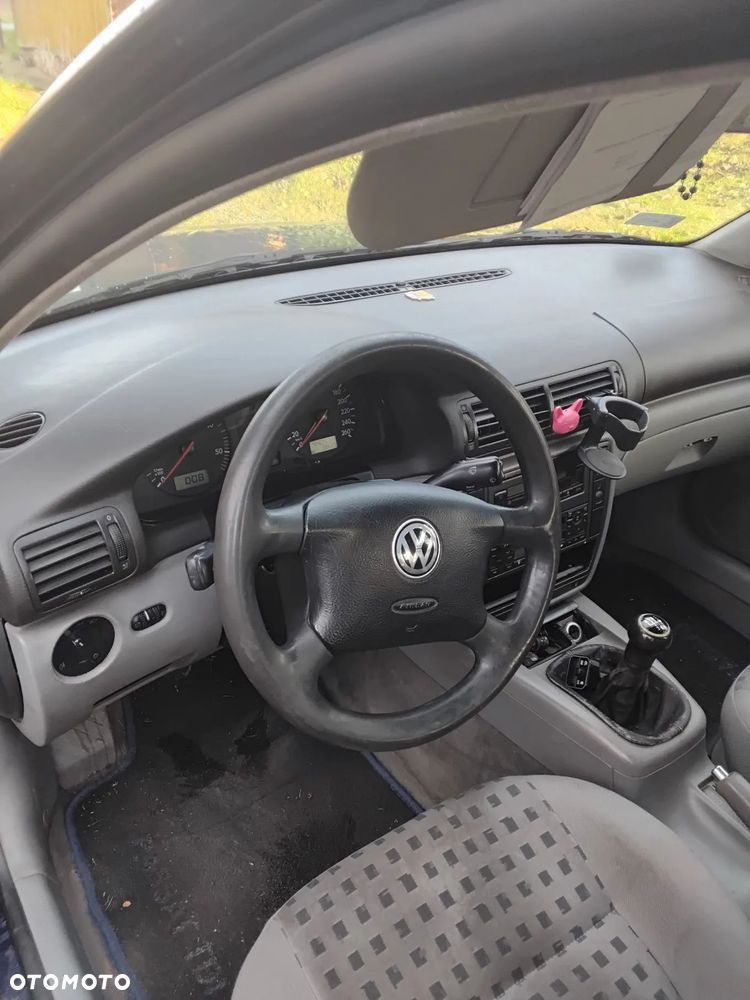 Volkswagen Passat 1.9 TDI Comfortline - 8